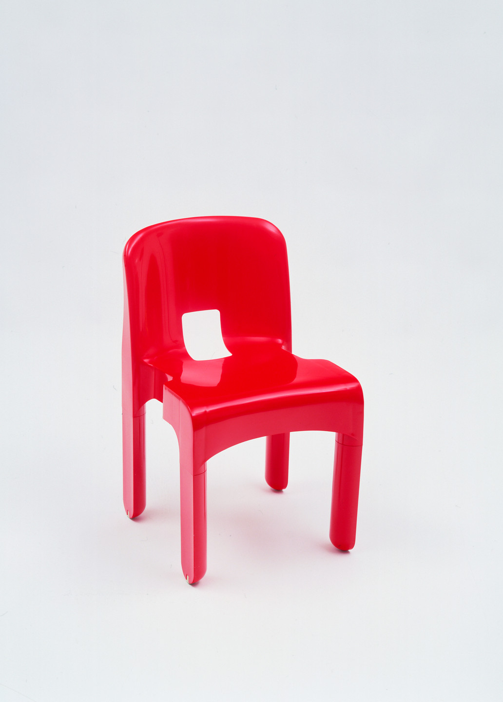 Joe Colombo. Universale stacking side chairs. 1967