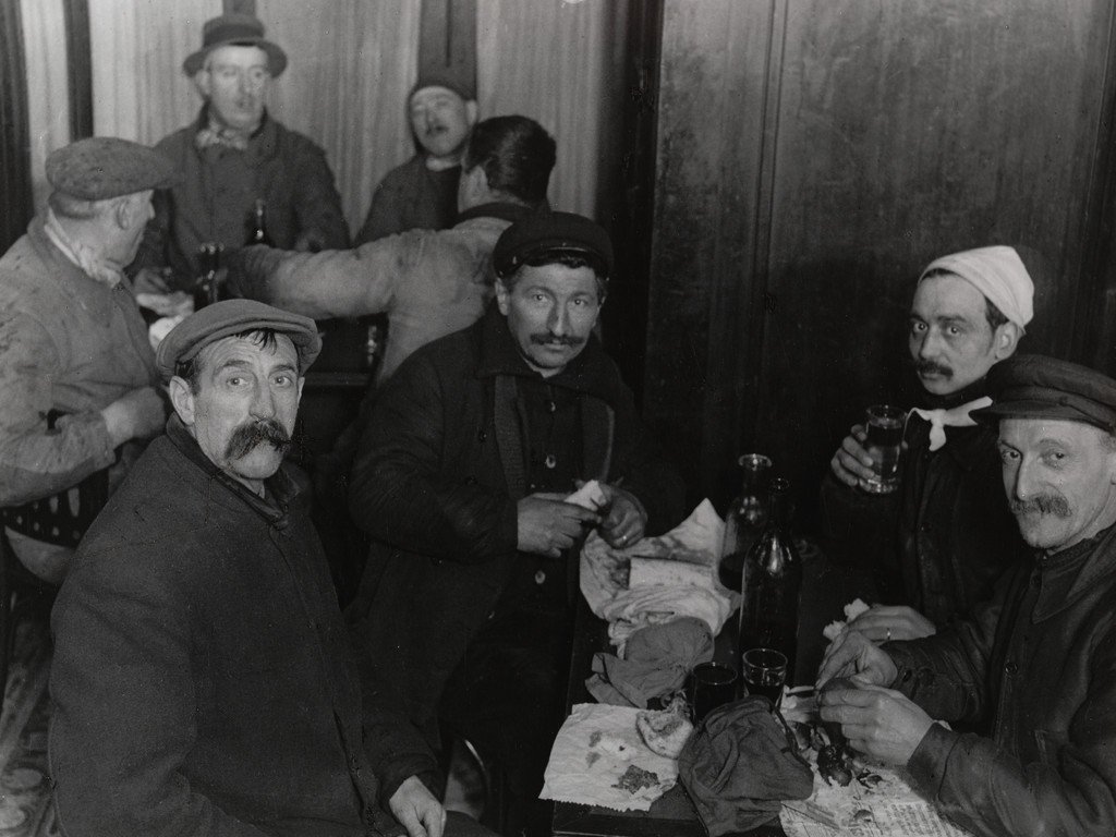 Supper with Cesspool Cleaners, Saint-Paul District