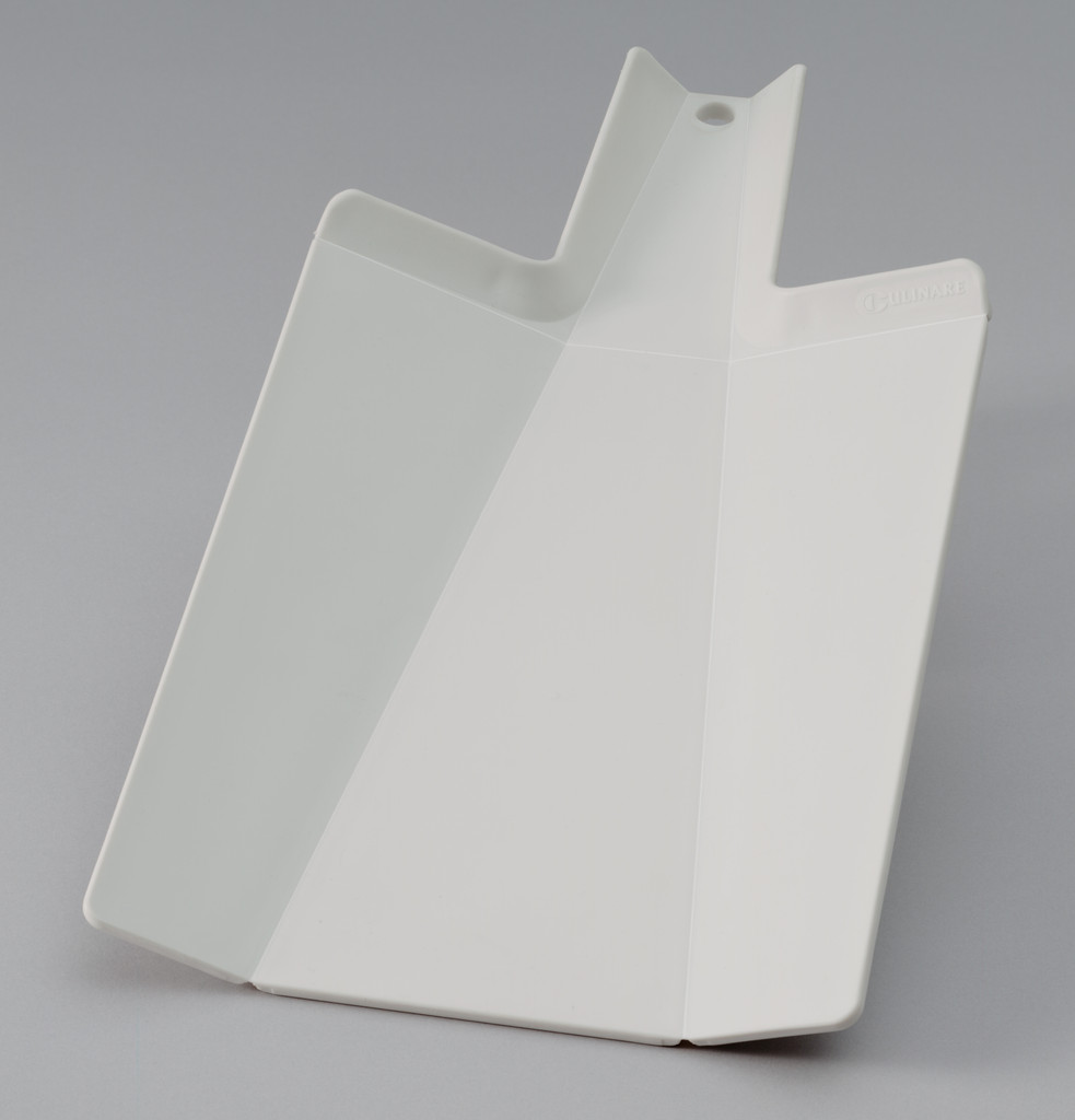 No-Spill Chopping Board