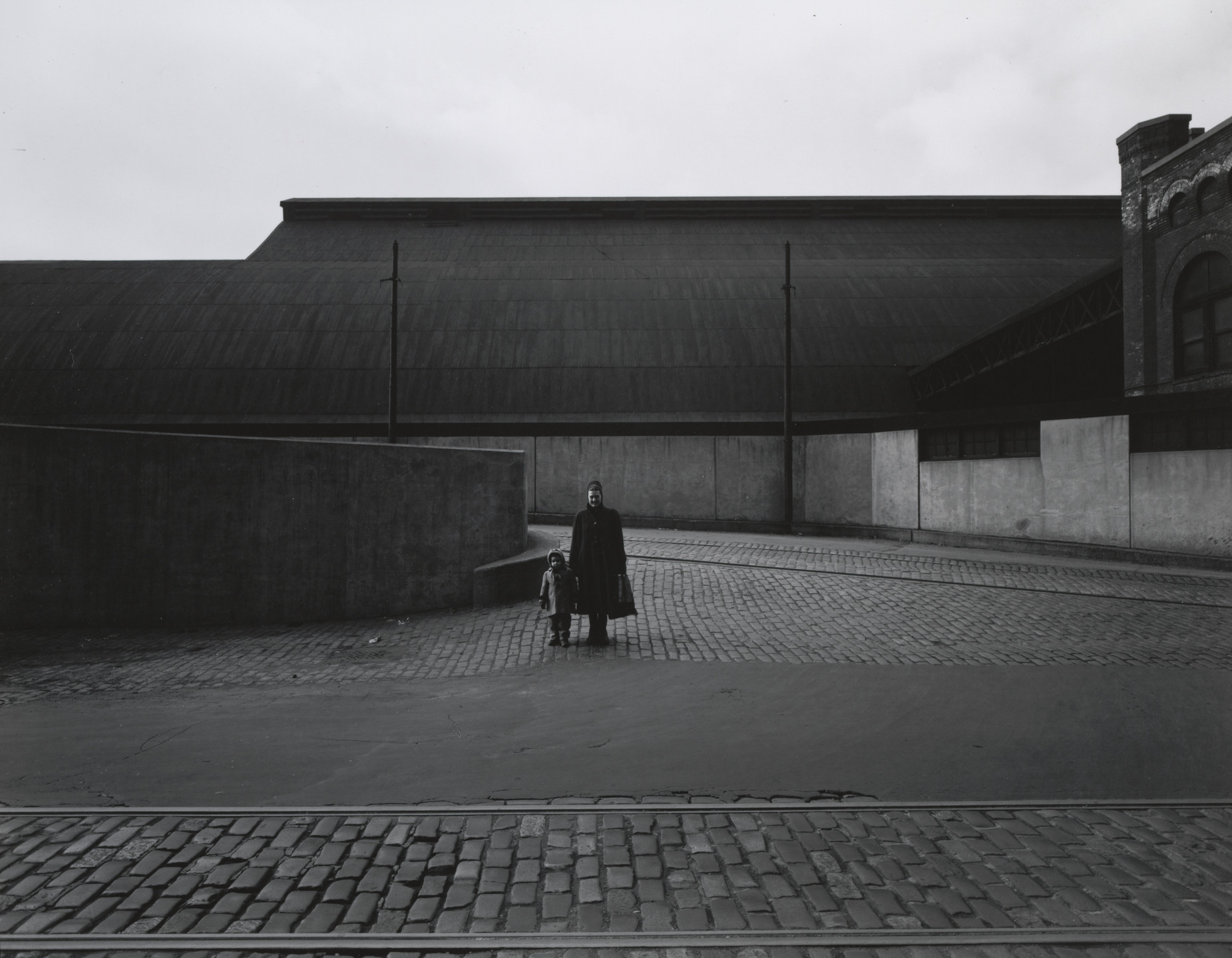 Harry Callahan. Eleanor and Barbara, Chicago. 1953