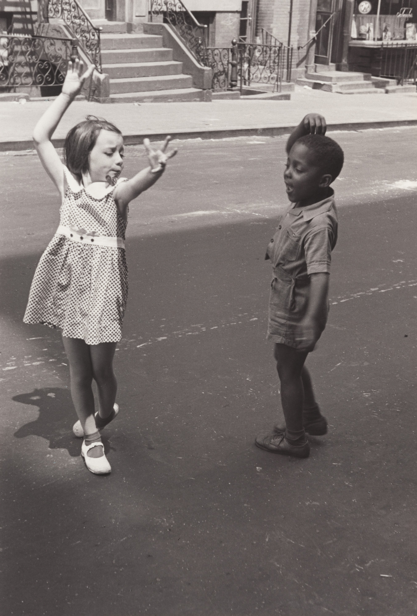 Helen Levitt. New York (two children dancing)