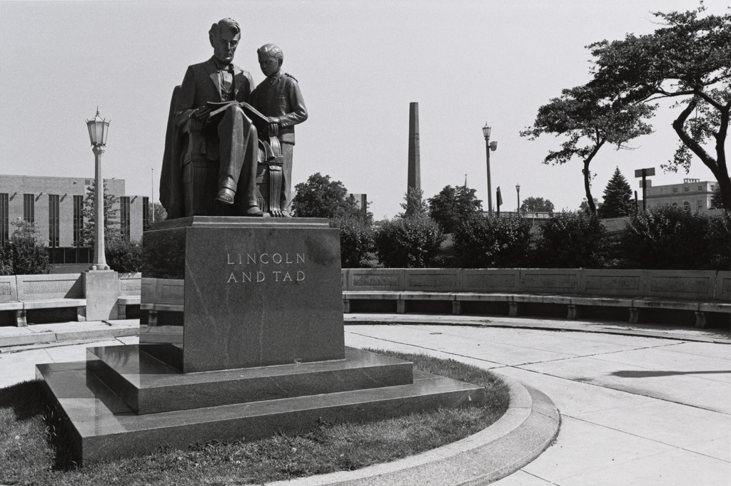 Abraham and Tad Lincoln. Des Moines, Iowa