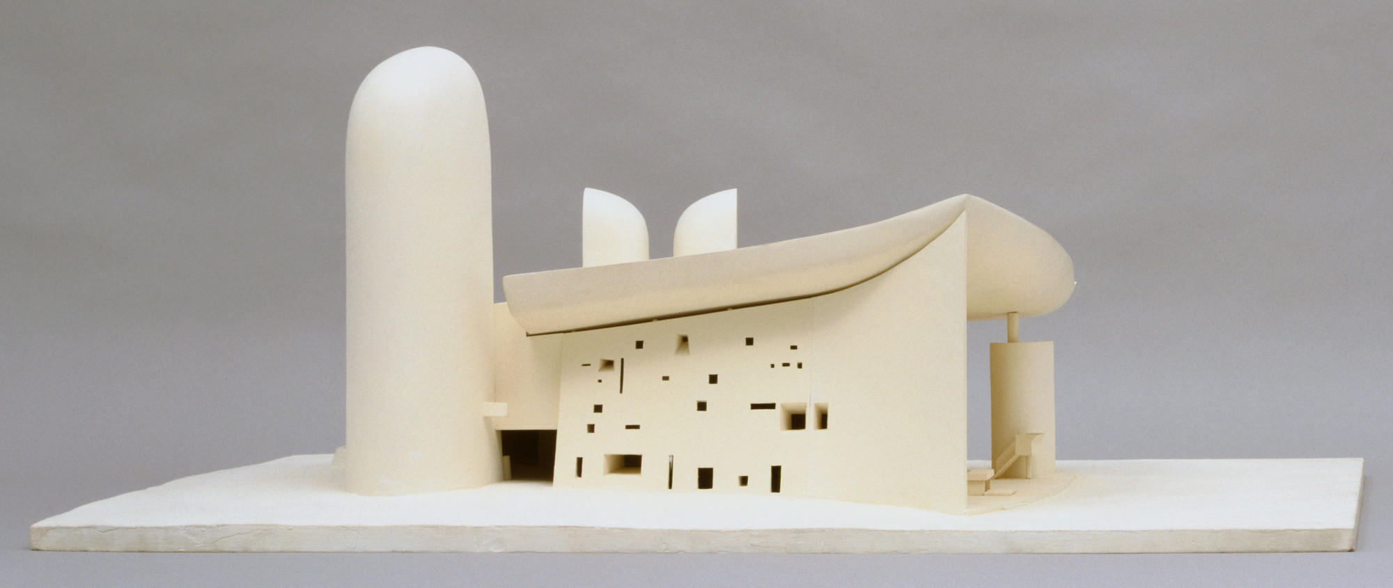 Le Corbusier (Charles-Édouard Jeanneret). Chapelle Notre-Dame-du-Haut, Ronchamp. 1950–1955