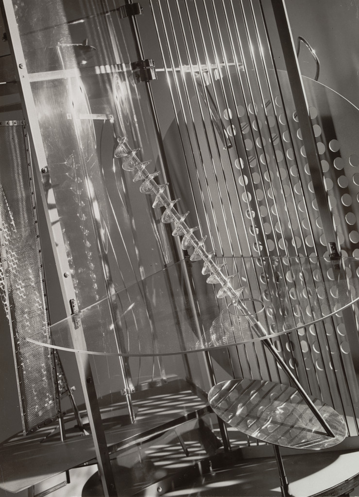 A Lightplay: Black White Gray