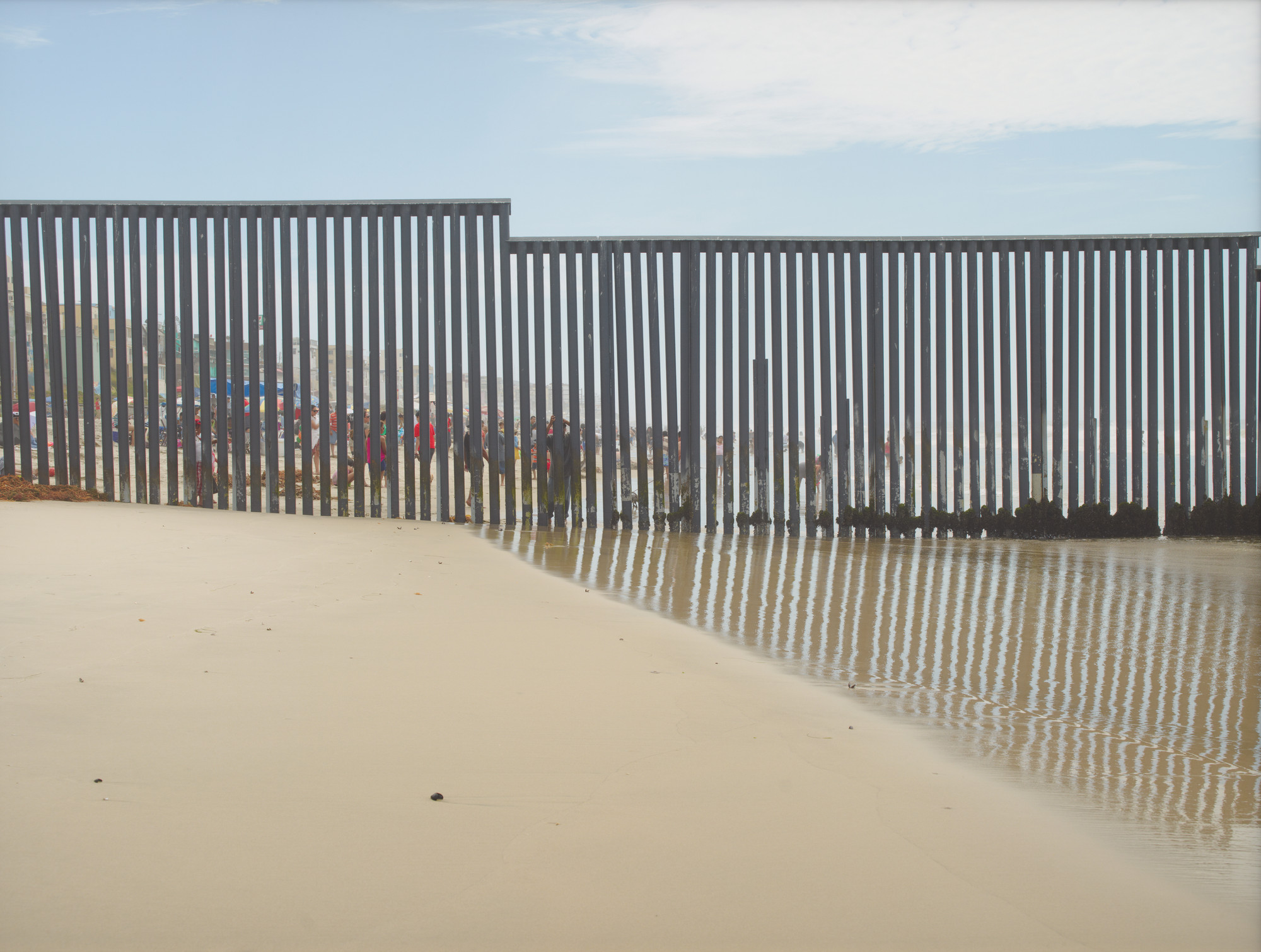 Richard Misrach. Tijuana Beach #1
