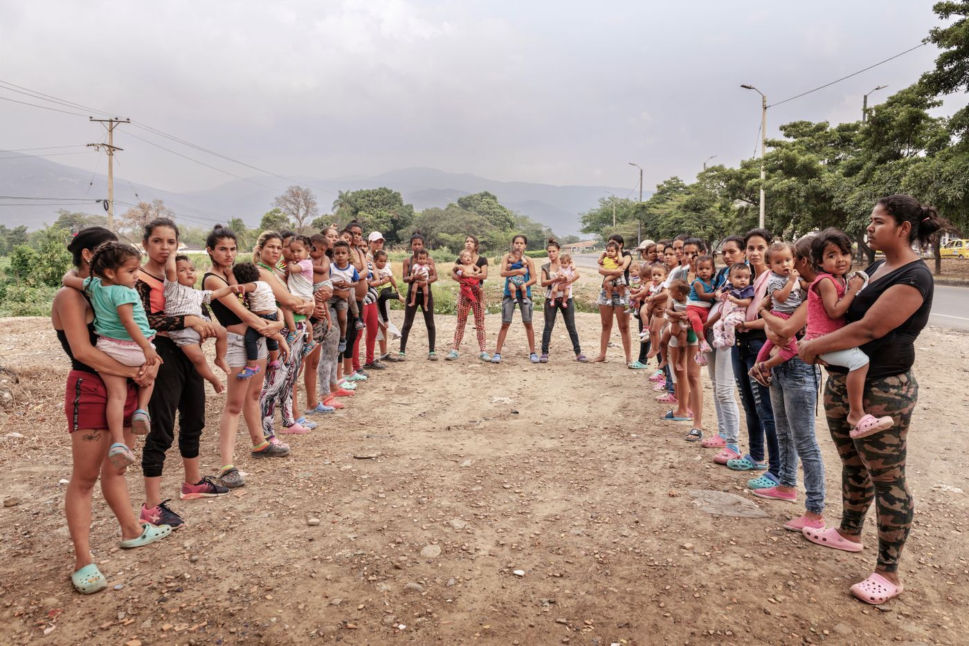 Teresa Margolles. Mujeres venezolanas en la frontera con Colombia (Venezuelan women on the border with Colombia)