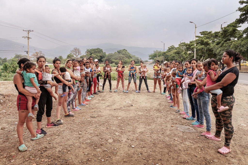 Mujeres venezolanas en la frontera con Colombia (Venezuelan women on the border with Colombia)