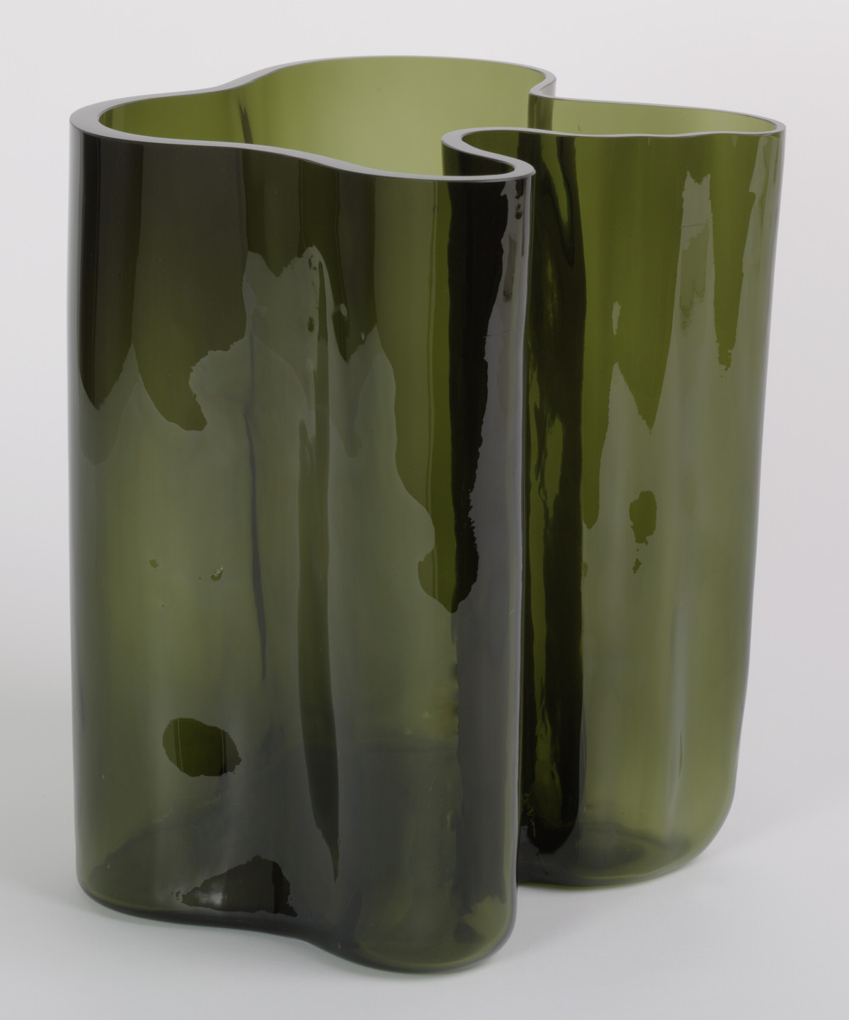 Alvar Aalto. Vase (3031). 1936