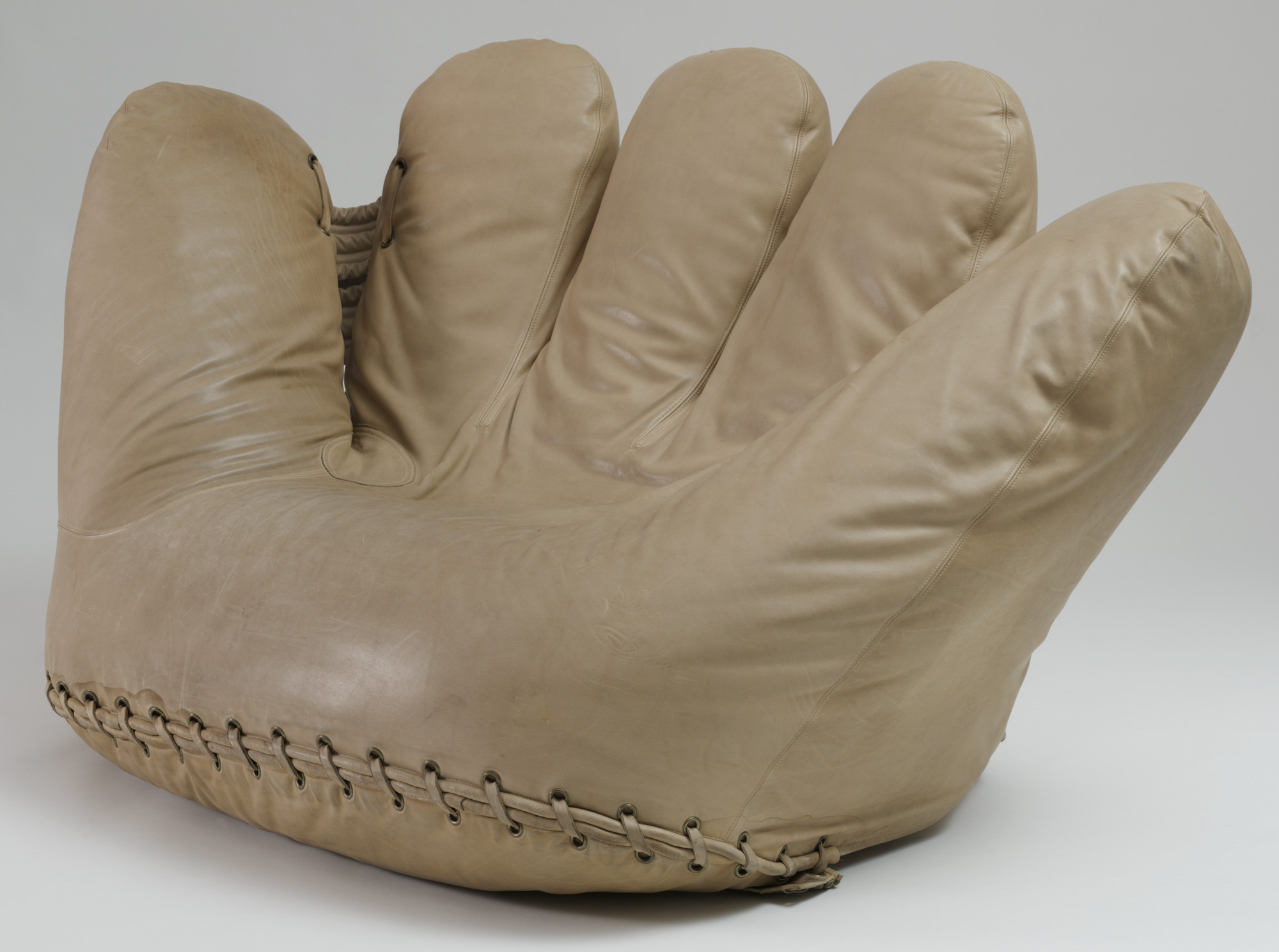 Paolo Lomazzi, Donato D'Urbino, Jonathan De Pas. Joe Sofa
