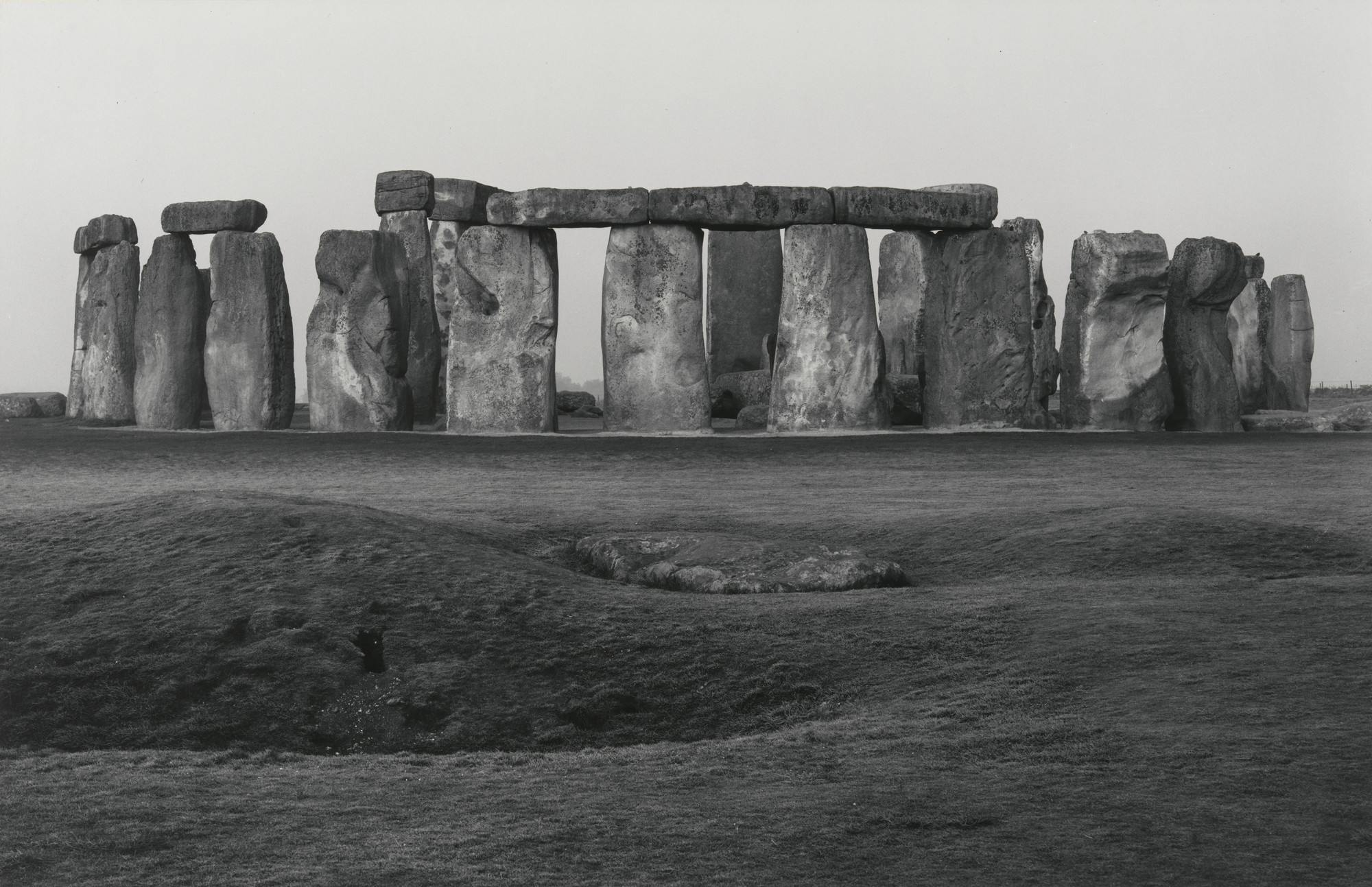 アート・デザイン・音楽 MEGALITHS PAUL CAPONIGRO Paul Caponigro. Stonehenge, Wiltshire, England. 1967 | MoMA