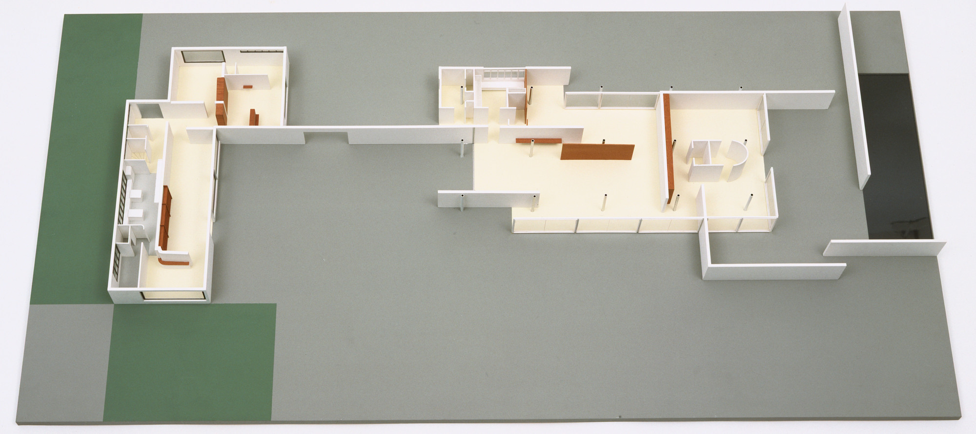 Ludwig Mies van der Rohe, Lilly Reich. Ground-Floor House in The
