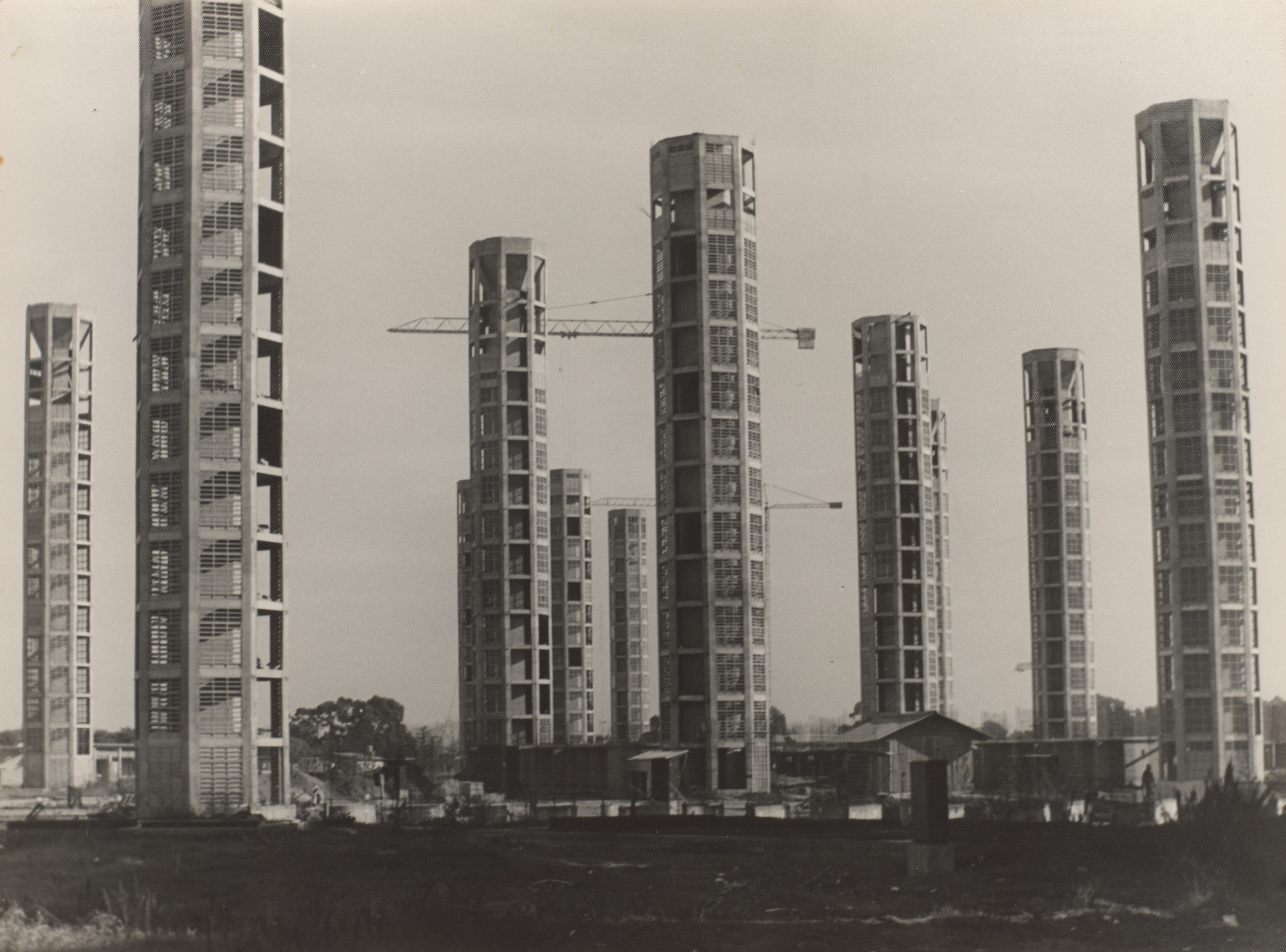 Flora Manteola, Javier Sánchez Gómez, Josefa Santos, Justo Solsona, Rafael Viñoly, Carlos Sallaberry, Felipe Tarsitano. Barrio Piedrabuena, Buenos Aires, Argentina