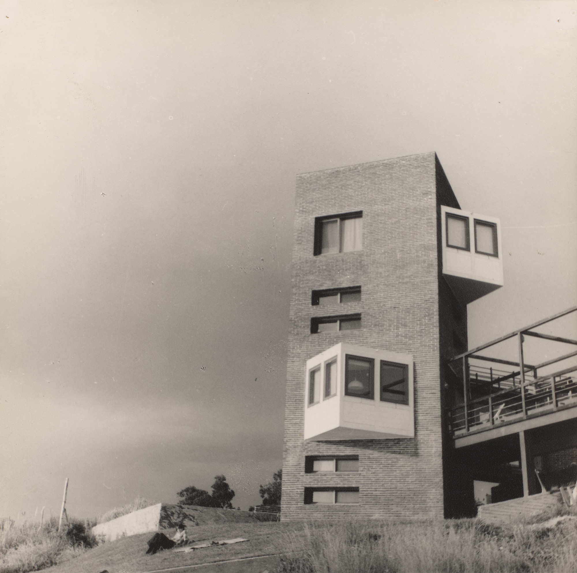 Flora Manteola, Ignacio Petchersky, Javier Sánchez Gómez, Josefa Santos, Justo Solsona, Rafael Viñoly. Casa de verano Sanchez Gomez, La Barra, Punta del Este, Uruguay