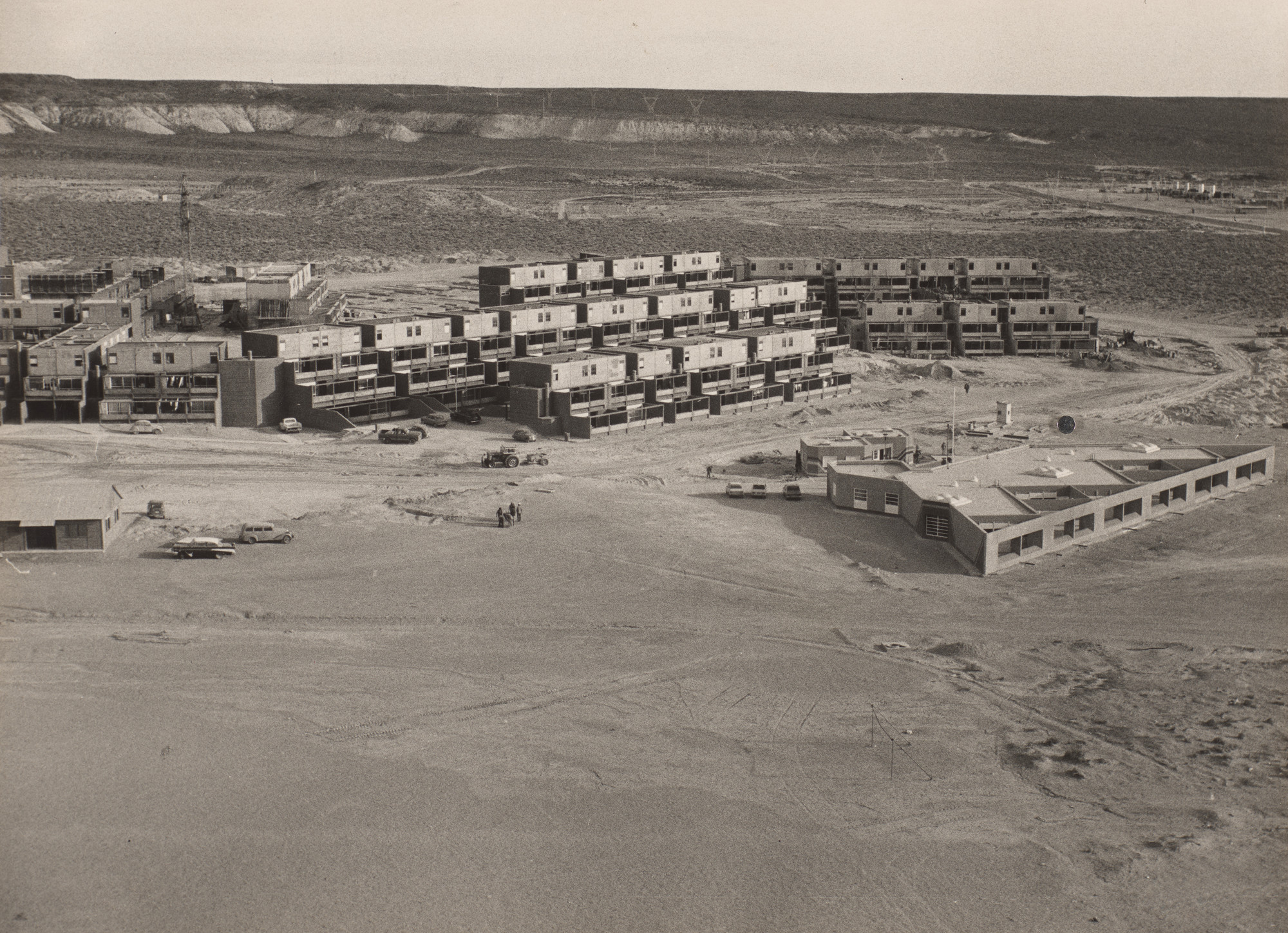 Flora Manteola, Javier Sánchez Gómez, Josefa Santos, Justo Solsona, Carlos Sallaberry, Rafael Viñoly. Barrio Aluar, Puerto Madryn, Provincia de Chubut, Argentina