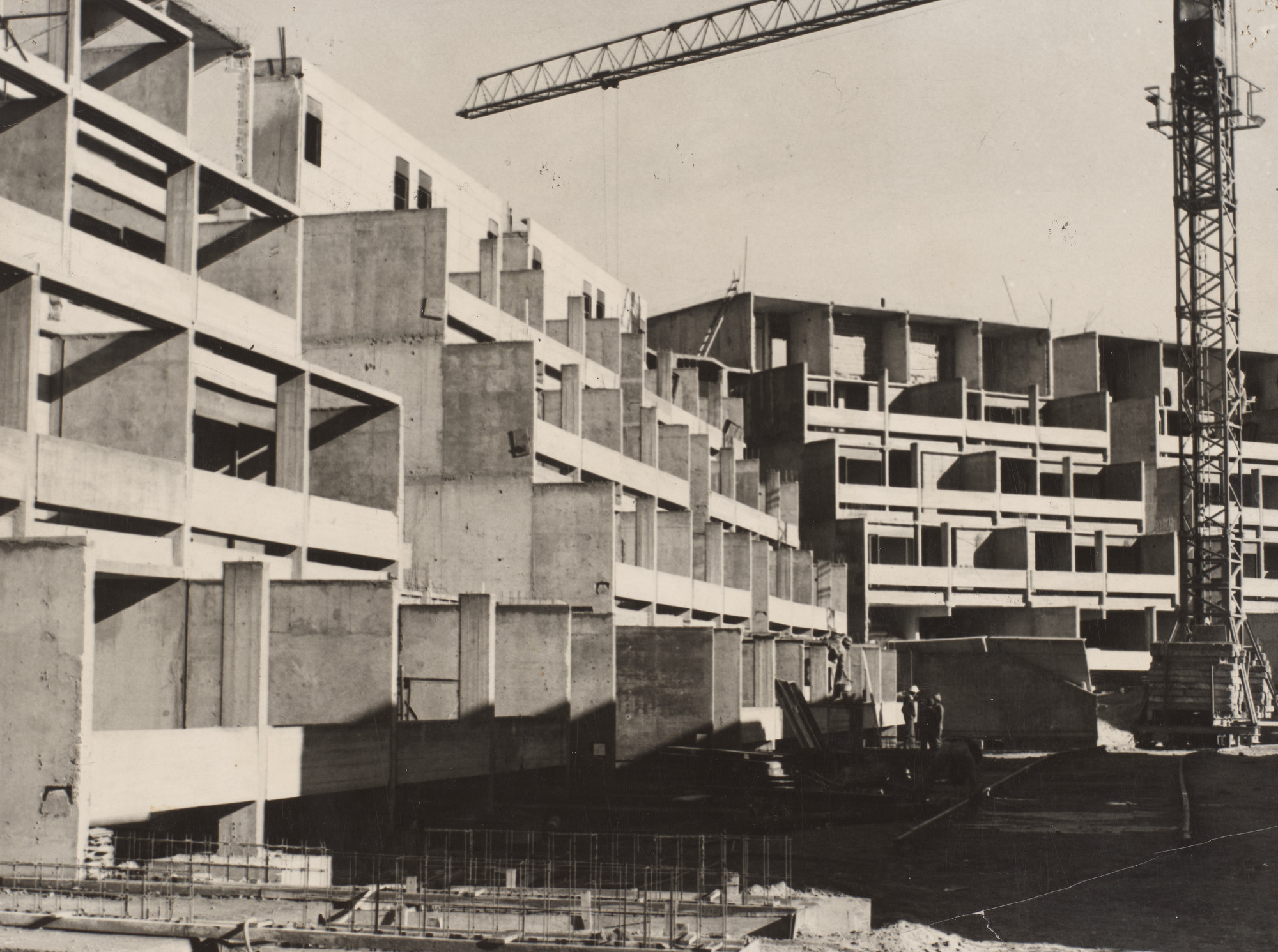 Flora Manteola, Javier Sánchez Gómez, Josefa Santos, Justo Solsona, Carlos Sallaberry, Rafael Viñoly. Barrio Aluar, Puerto Madryn, Provincia de Chubut, Argentina