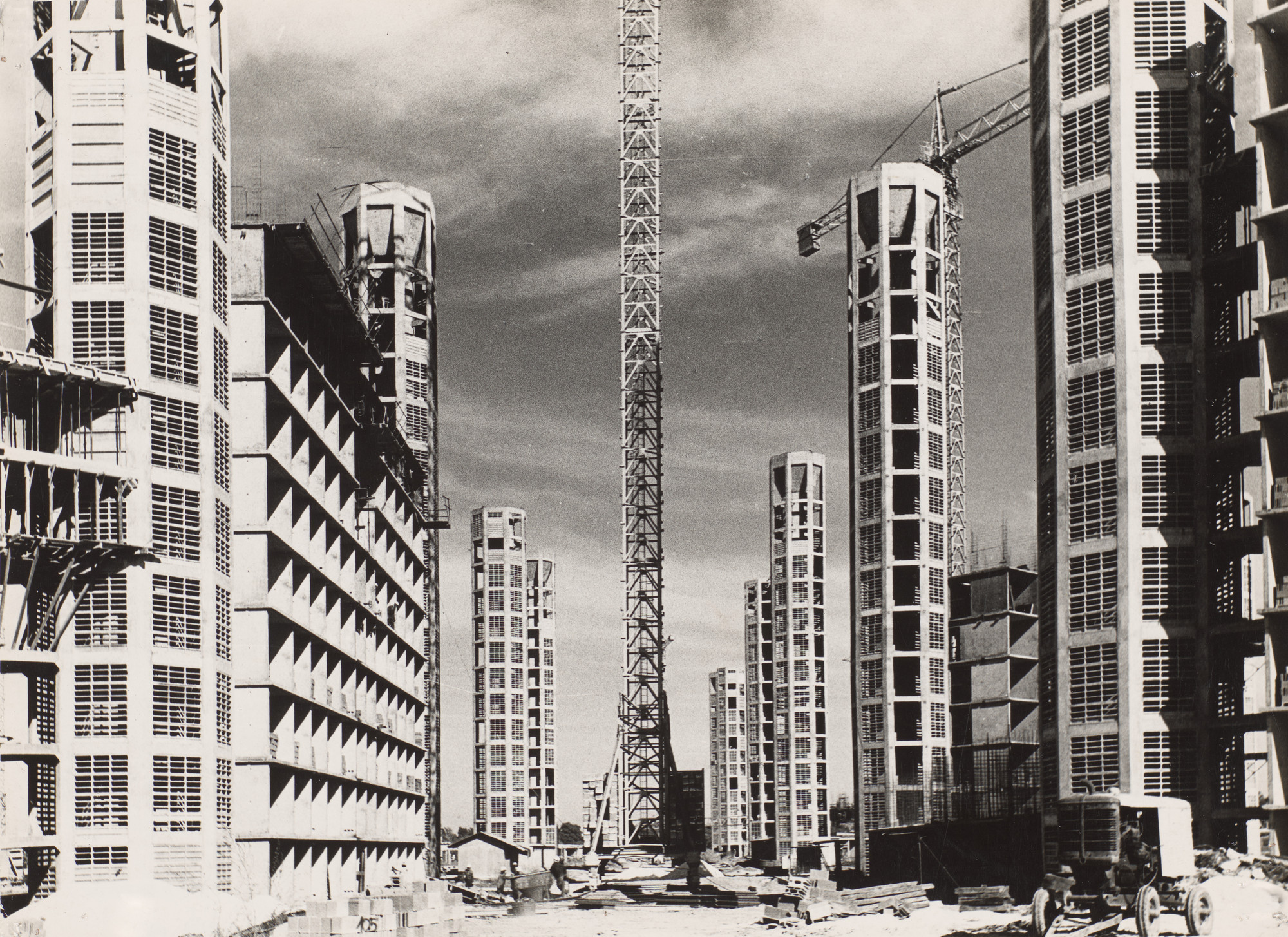 Flora Manteola, Javier Sánchez Gómez, Josefa Santos, Justo Solsona, Rafael Viñoly, Carlos Sallaberry, Felipe Tarsitano. Barrio Piedrabuena, Buenos Aires, Argentina