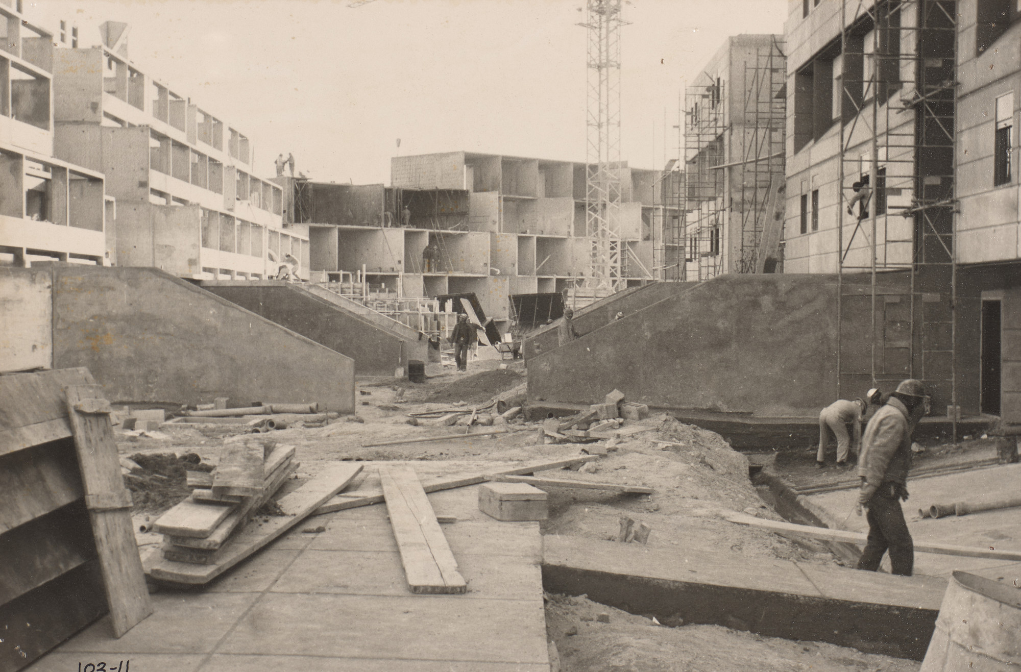 Flora Manteola, Javier Sánchez Gómez, Josefa Santos, Justo Solsona, Carlos Sallaberry, Rafael Viñoly. Barrio Aluar, Puerto Madryn, Provincia de Chubut, Argentina