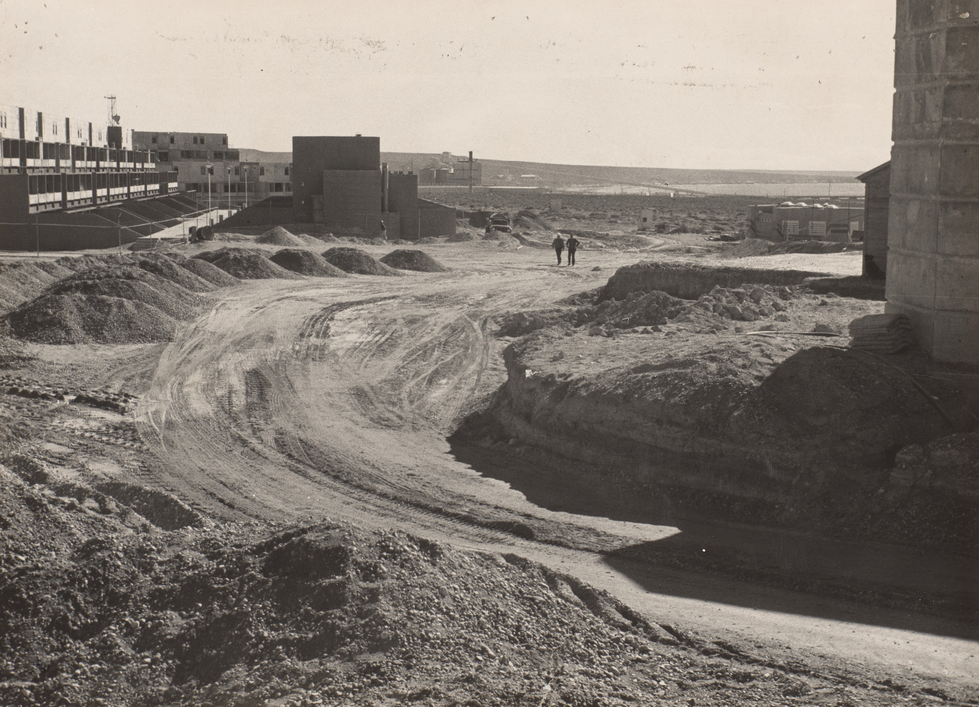 Flora Manteola, Javier Sánchez Gómez, Josefa Santos, Justo Solsona, Carlos Sallaberry, Rafael Viñoly. Barrio Aluar, Puerto Madryn, Provincia de Chubut, Argentina