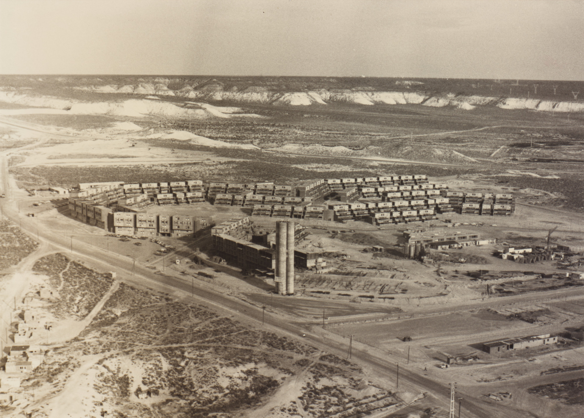 Flora Manteola, Javier Sánchez Gómez, Josefa Santos, Justo Solsona, Carlos Sallaberry, Rafael Viñoly. Barrio Aluar, Puerto Madryn, Provincia de Chubut, Argentina