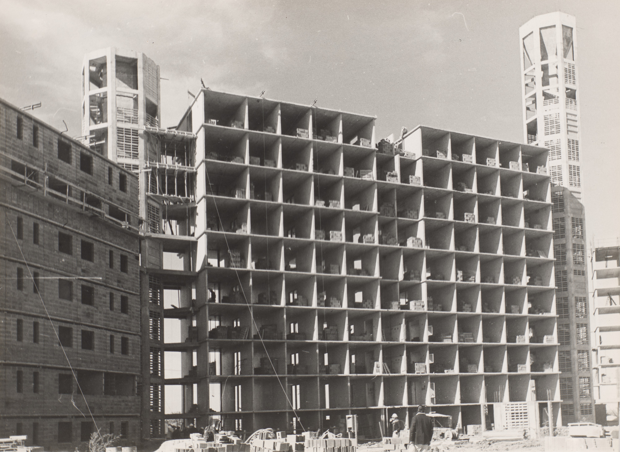 Flora Manteola, Javier Sánchez Gómez, Josefa Santos, Justo Solsona, Rafael Viñoly, Carlos Sallaberry, Felipe Tarsitano. Barrio Piedrabuena, Buenos Aires, Argentina
