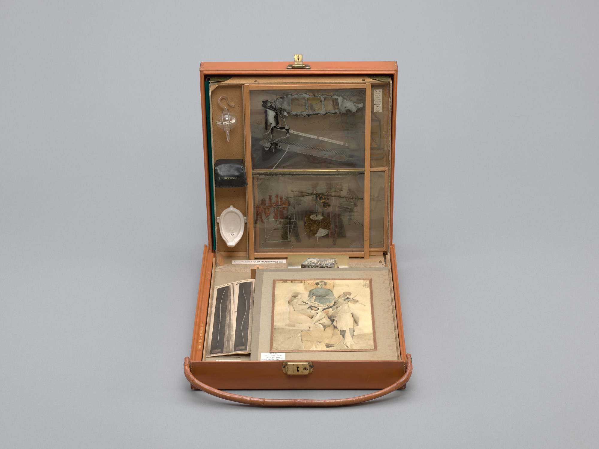 メロディーボックス Marcel Duchamp. Box in a Valise (From or by Marcel Duchamp or