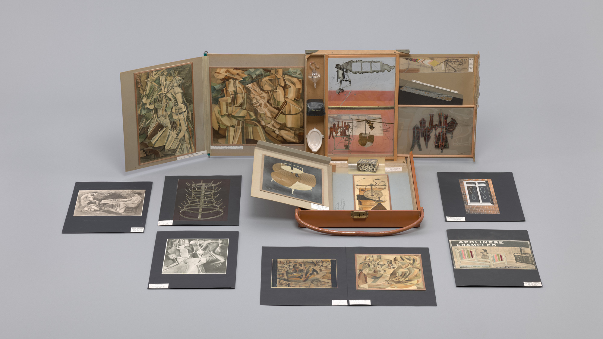 メロディーボックス Marcel Duchamp. Box in a Valise (From or by Marcel Duchamp or