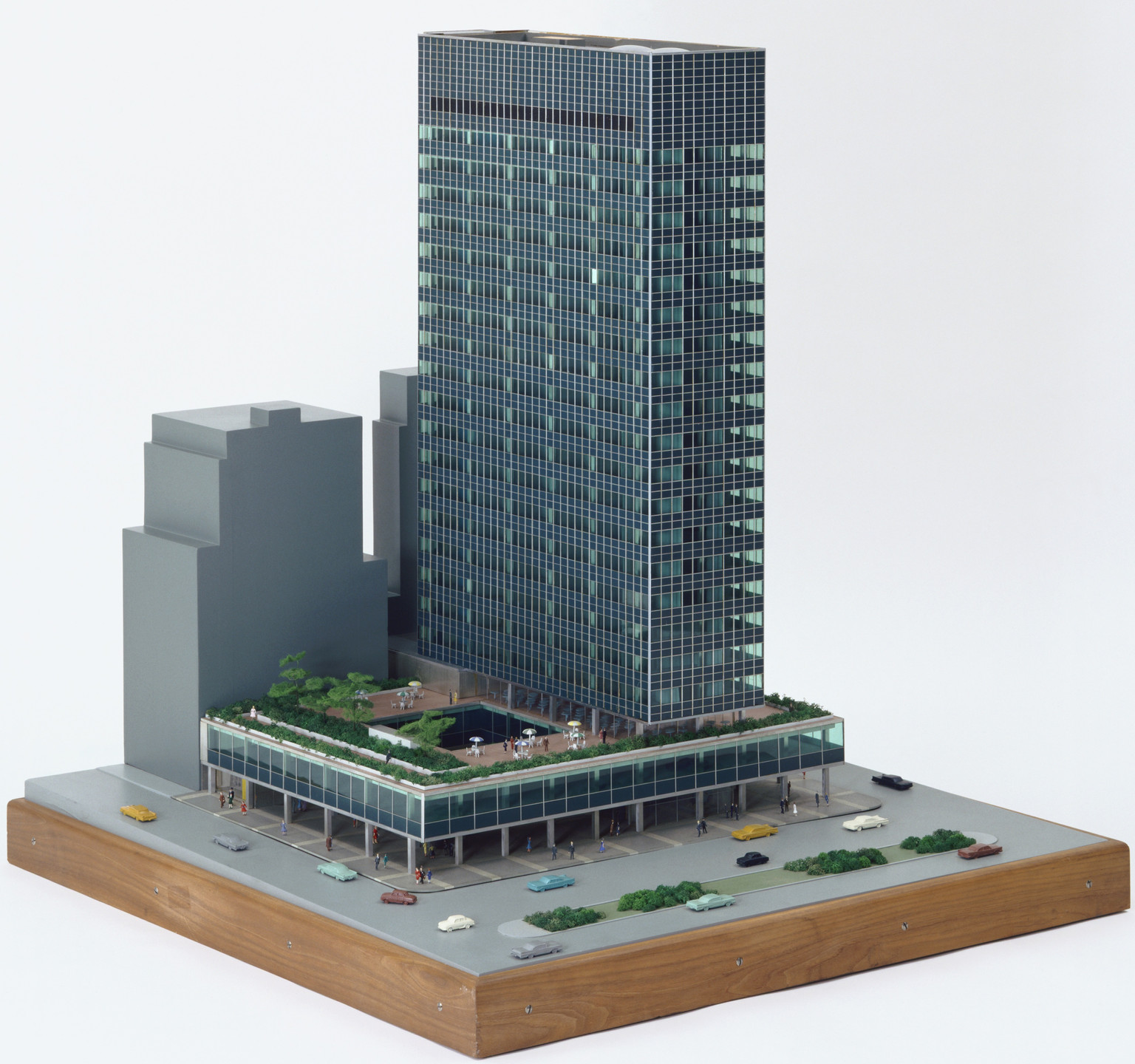 Skidmore Owings & Merrill, Gordon Bunshaft, Natalie Griffin de Blois. Lever House, New York, New York. 1950–1952