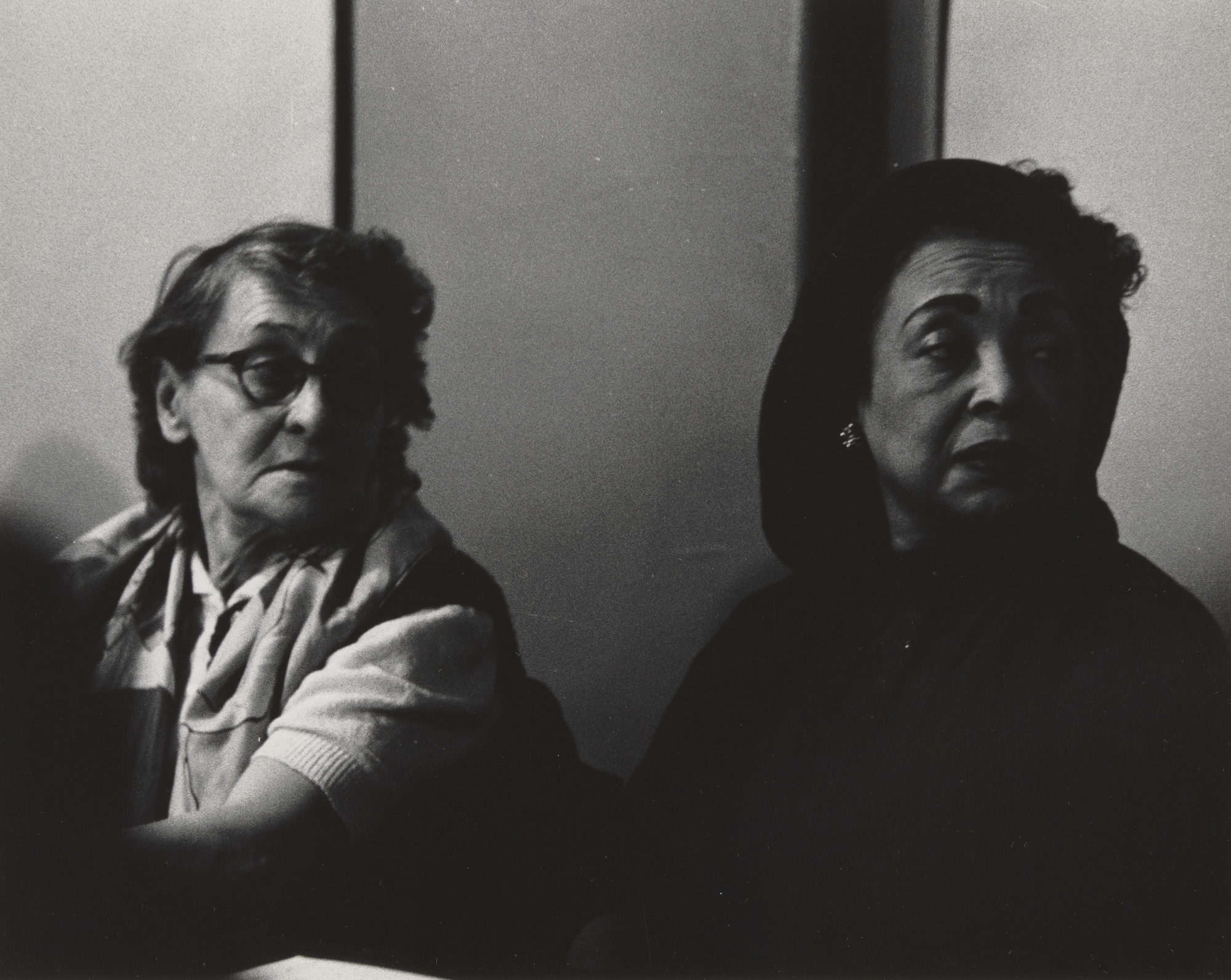 Mildred Grossman. Untitled (two women looking over their shoulders)