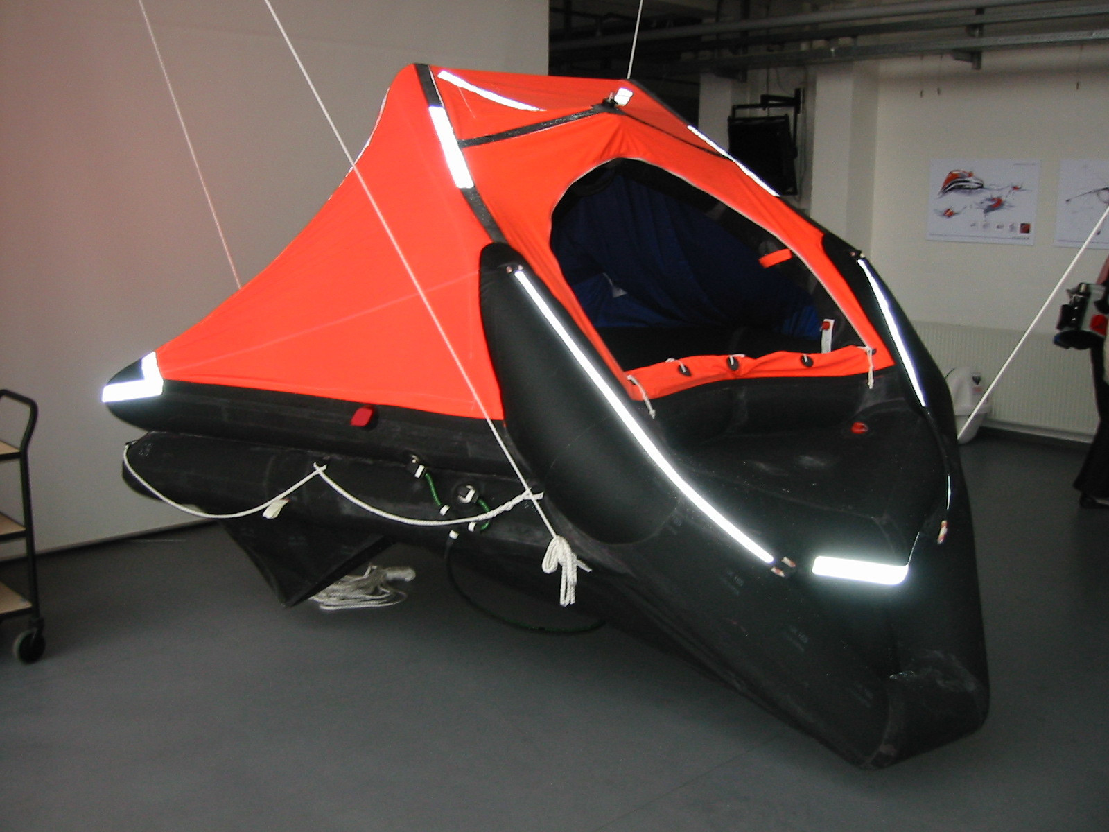 Nikhil Garde, Designskolen Kolding, Elle-Mie Ejdrup Hansen, Barnabas Wetton, Michael Frederiksen, Viking Life-Saving Equipment A/S. Sea Shelter. 2004