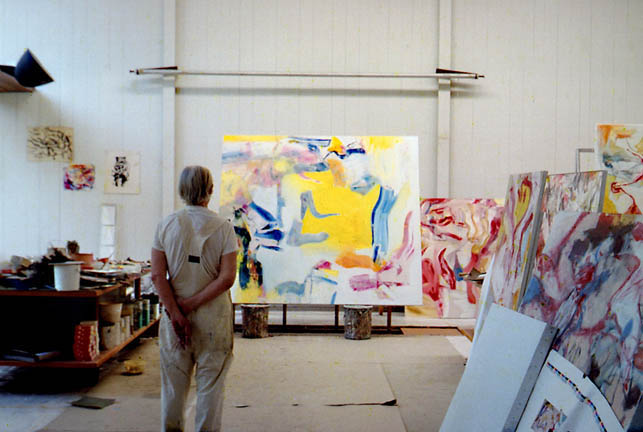 Willem de Kooning in his studio. Photo © 2011 Tom Ferrara. Artwork © 2012 The Willem de Kooning Foundation/Artists Rights Society (ARS), New York