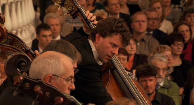 Around the World in 50 Concerts. 2014. Netherlands. Directed by Heddy Honigmann. Courtesy of Cobos Films