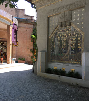 Exterior of the Hungary pavilion and signage for “Coffee Ship Bar” at the Giardini Biennale, 2015. Photo: Heidi Hirschl