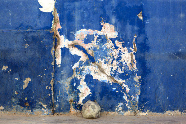 Edson Chagas . From Found Not Taken, Luanda. 2013. Installation of inkjet prints on pallets. Each print 18 7/8 × 26 3/4″ (48 × 68 cm). Zeitz Museum of Contemporary Art Africa. Courtesy the artist; APALAZZOGALLERY, Brescia; and Stevenson, Cape Town and Johannesburg. © 2015 Edson Chagas
